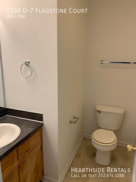 Building Photo - 2100-2O-7 Flagstone Ct