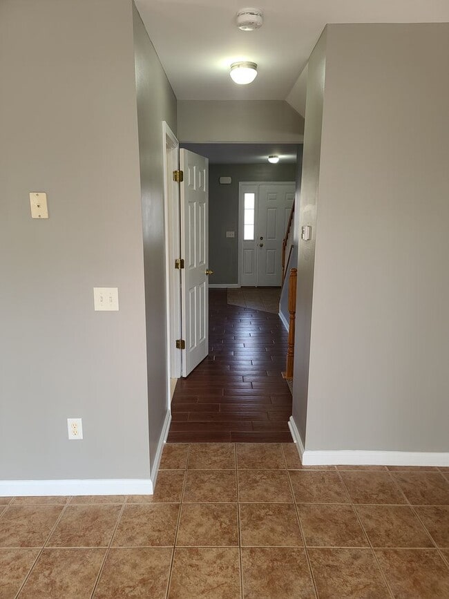Building Photo - 3 Bedroom Townhome for Rent in Waynesboro