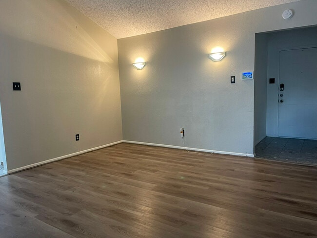 Building Photo - 806 Alhambra Dr