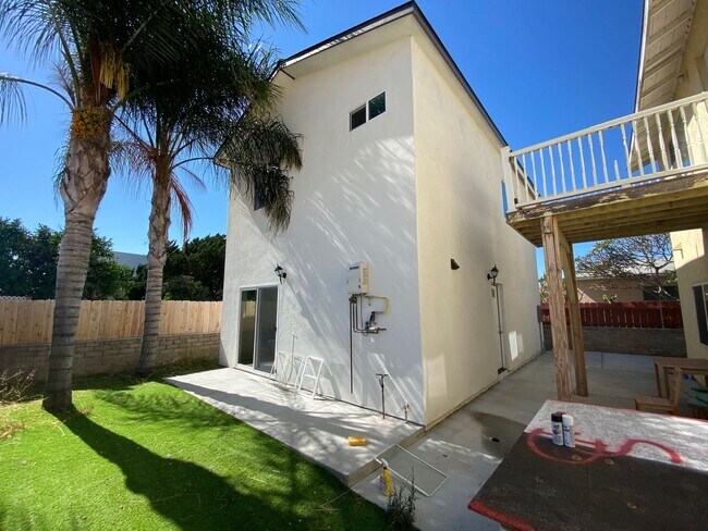 Building Photo - Newer Build! 4BD/2BA on 63rd