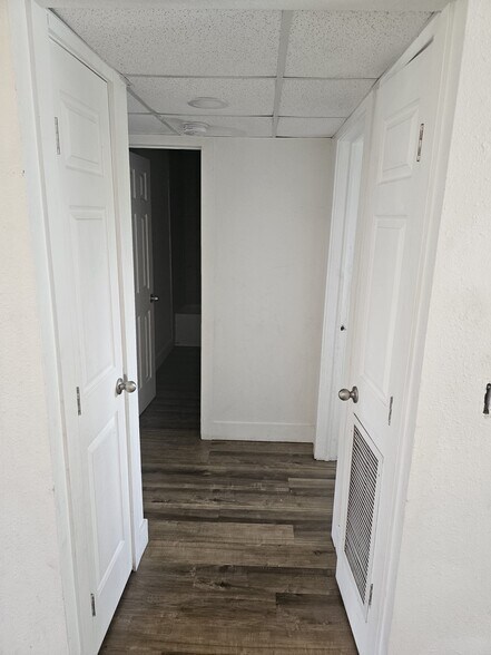 Building Photo - 1560 Colonial Blvd