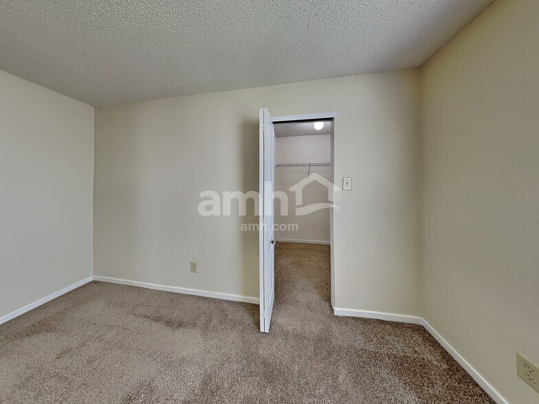 Building Photo - 989 Bentgrass Dr