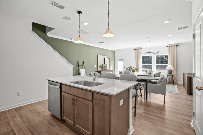 Building Photo - 12004 Oak St