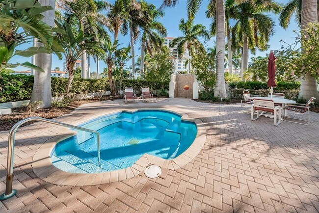 Building Photo - 6105 Bahia Del Mar Cir