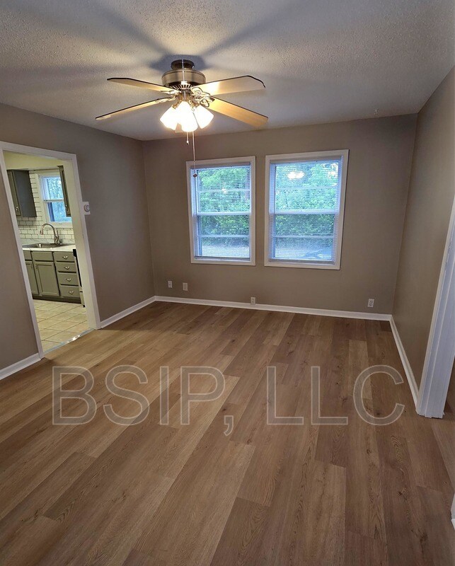 Building Photo - 1141 NE Chester Ave