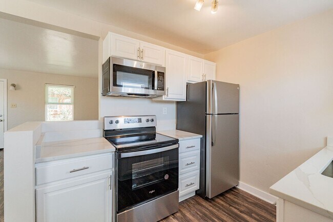 Building Photo - 305-315 N Highland Ave