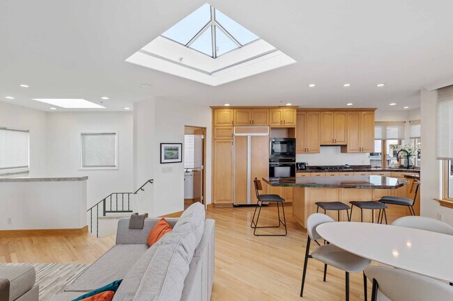 Building Photo - 121 Marine Pl