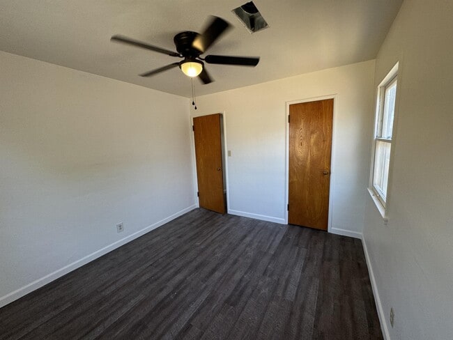 Building Photo - 450 S Santa Clara St