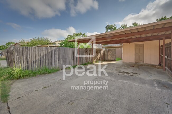 Building Photo - $1,550! 2Bed/2Bath duplex in Arlington! SAVE $650 by applying before 11/19!