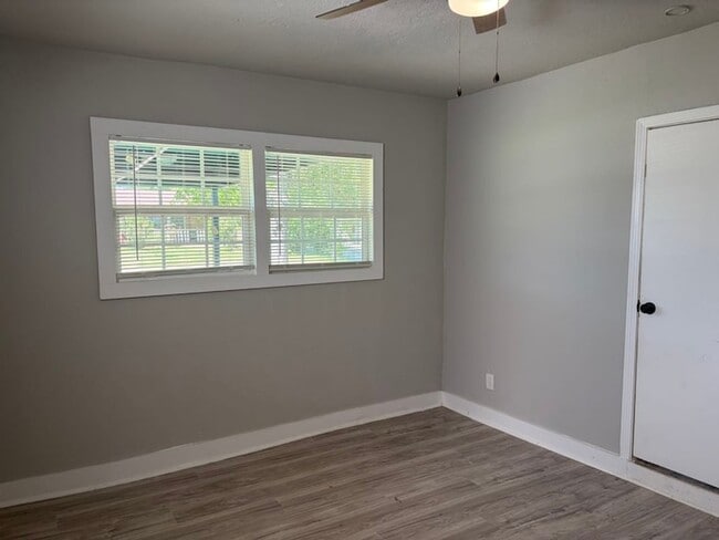 Building Photo - 5962 Belarbor St