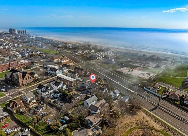 Building Photo - 427 Hoyt St