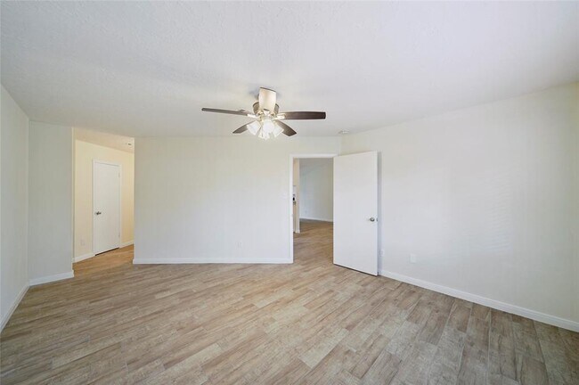 Building Photo - 22810 Dairy Gate Dr
