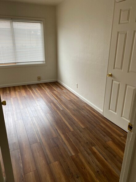 Building Photo - 1246 80th Ave