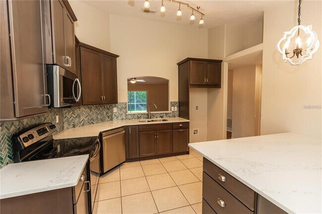 Building Photo - 12 Peruvian Ln