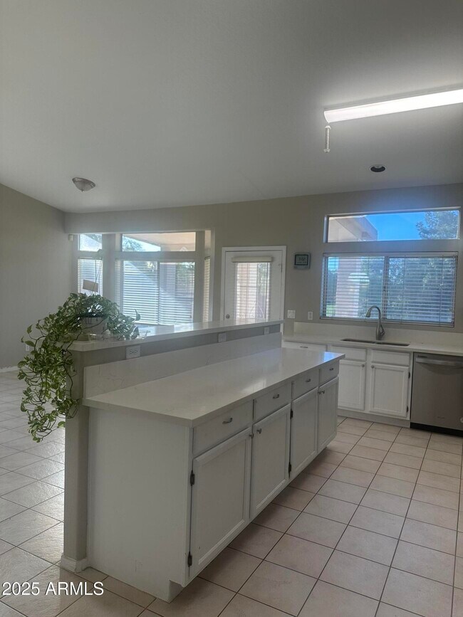 Building Photo - 1755 W Aspen Ave