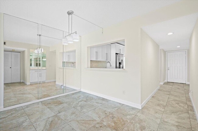 Building Photo - 101 Pinecrest Cir
