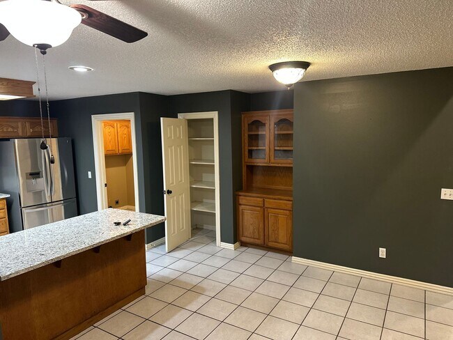Building Photo - Available August 1st! 3-Bedroom, 2-Bathroom Home in East Rogers