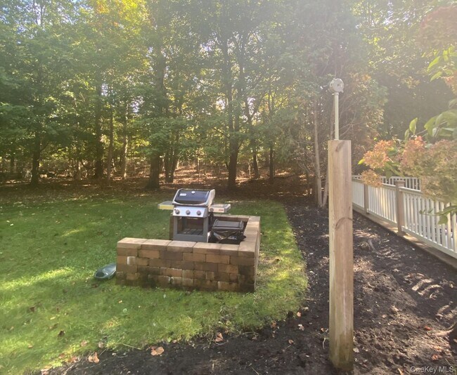 Building Photo - 5 Bay Woods Dr