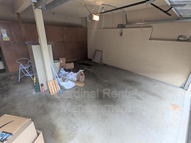 Building Photo - 1001 N Ave 67