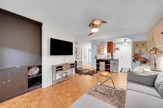 Building Photo - 2200 NE 66th St