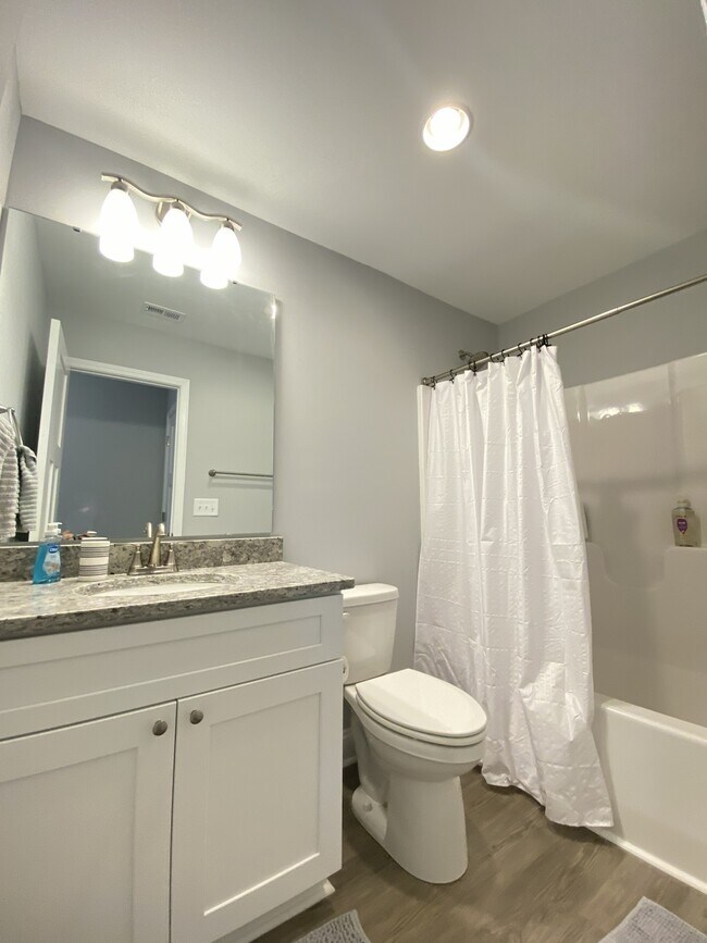 Building Photo - 900 Allstar Ave