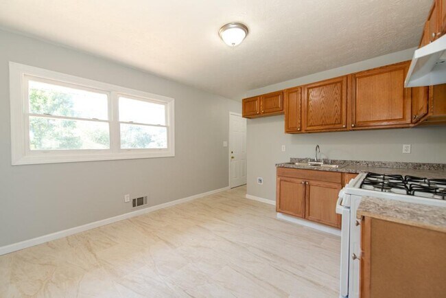 Building Photo - 8909 Channing Dr