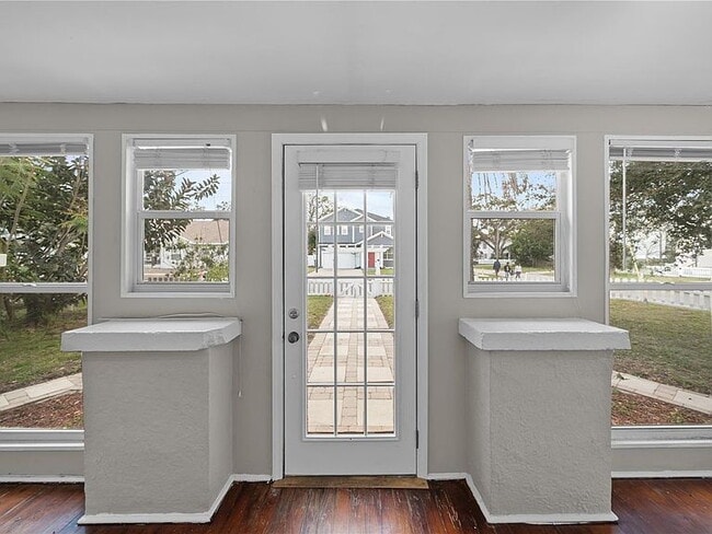 Building Photo - "Charming 3-Bed Oasis in Tampa with 2 Full Baths & 1650 Sq Ft of Comfort!"