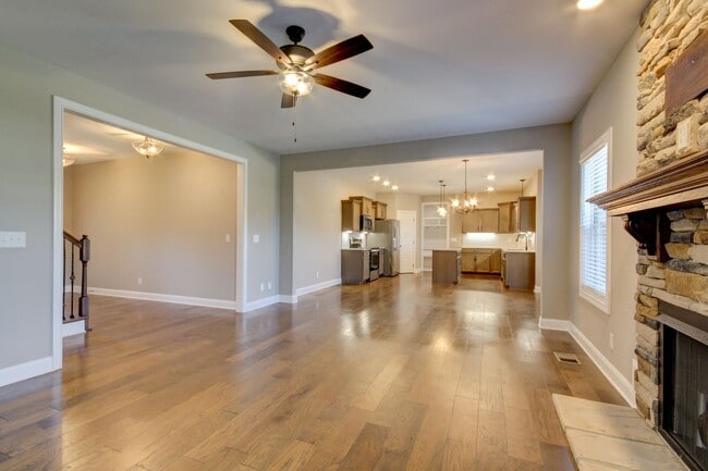Building Photo - 332 Bluebriar Trc