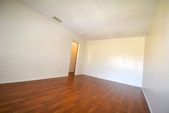 Building Photo - 308 N Azusa Ave