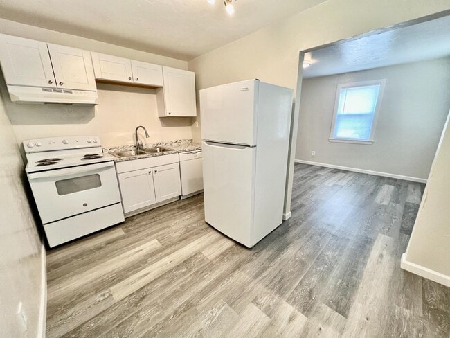 Building Photo - 3500 SW 29th Pl