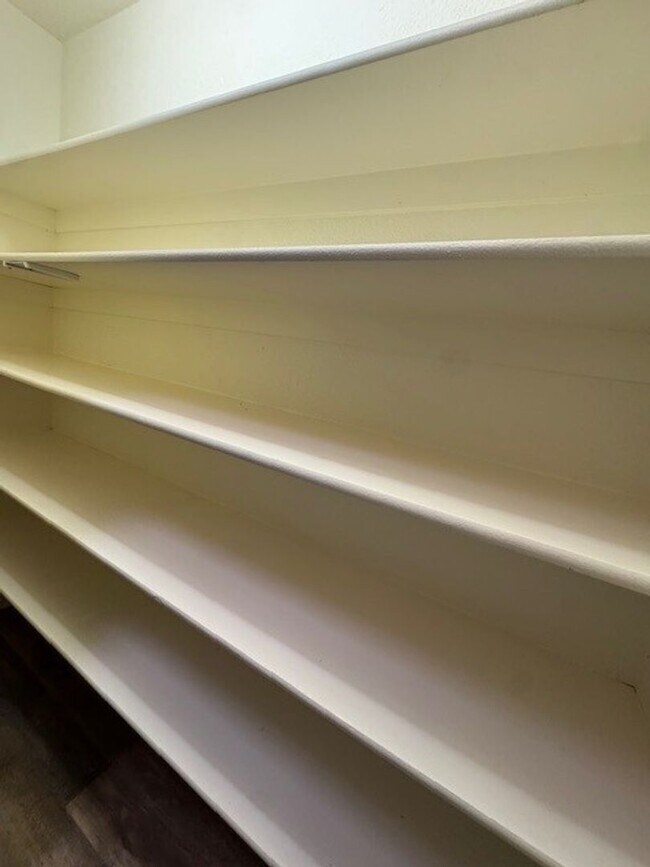 Building Photo - 3BR with SOLAR-NO Electric Bills! RV Gate & Parking, Bullhead Parkway