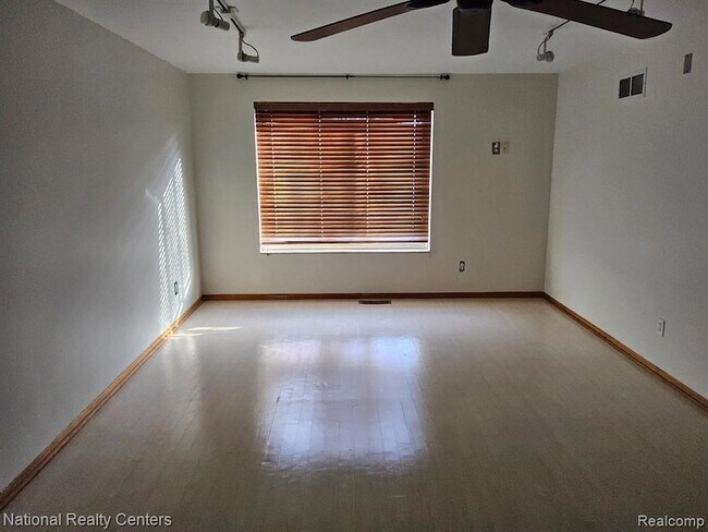 Building Photo - 8676 Community Blvd