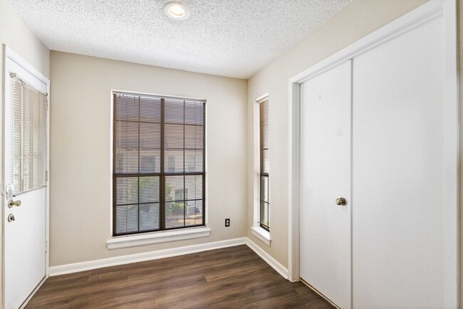 Building Photo - 2255 Thousand Oaks Dr