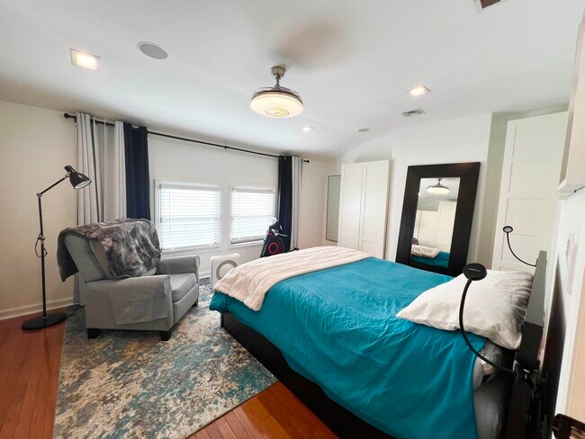 Building Photo - 42 Union St