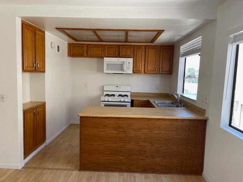 Kitchen - 27607 Nugget Dr