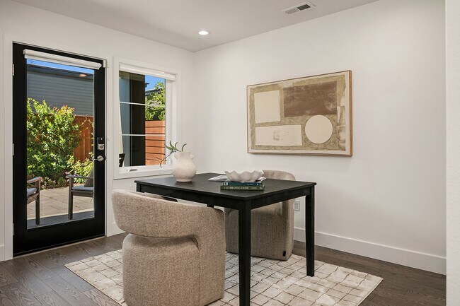 Building Photo - 4bd/3.25 Kirkland Home