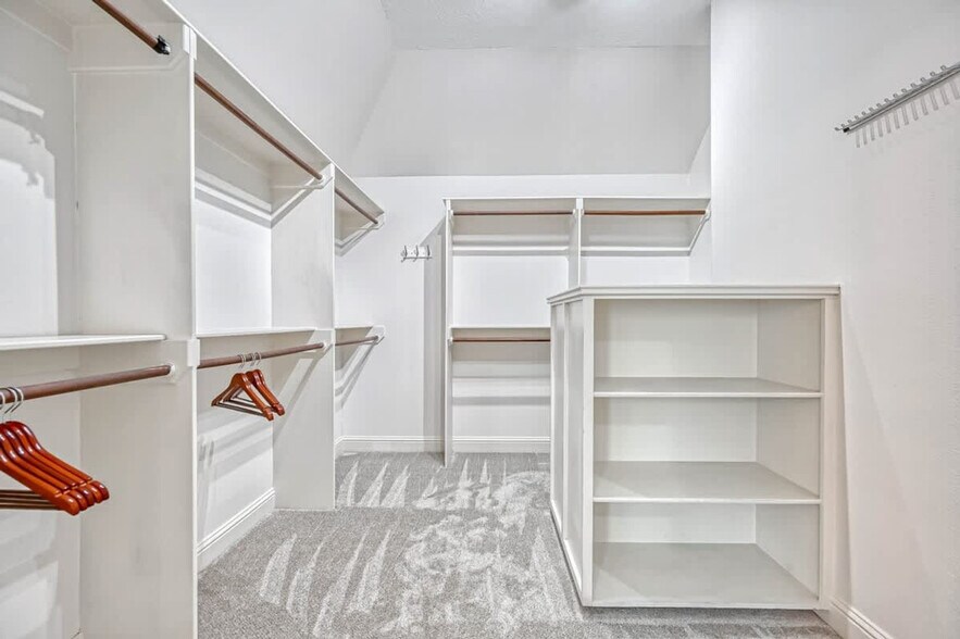 Building Photo - 1352 Dorothy St