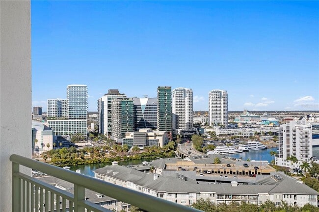 Building Photo - 450 Knights Run Ave