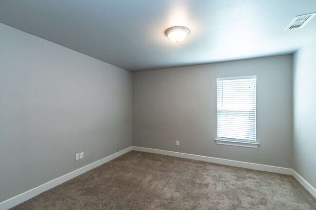 Building Photo - Cute Duplex in South Lubbock