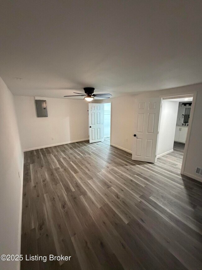 Building Photo - 5414 Bungalow Dr