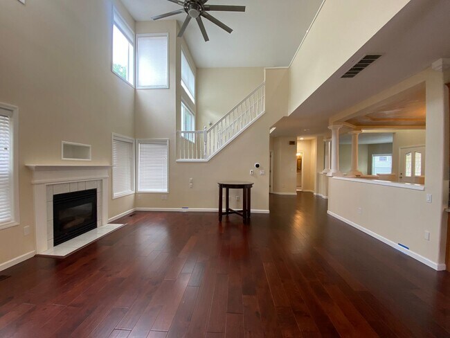 Building Photo - Beautiful 5 Bedroom Home!