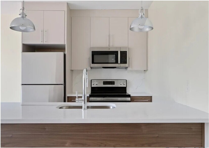 Building Photo - 400 Dorchester St