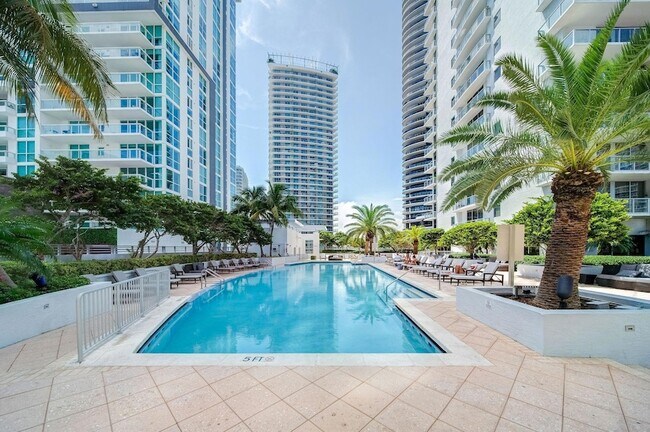 Building Photo - 1050 Brickell Ave