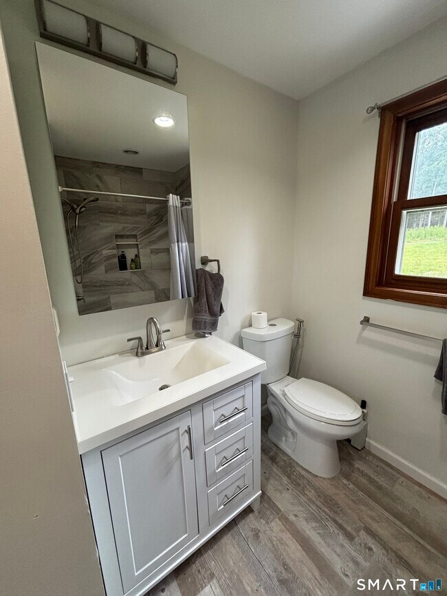Building Photo - 10 Railroad St
