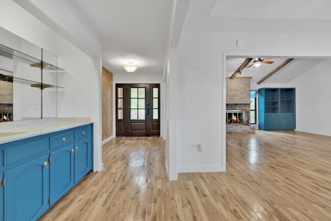 Building Photo - Charming 3/2 in Scenic Helotes, TX