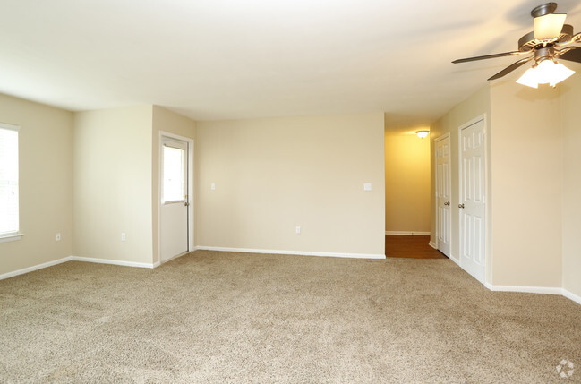 1BR, 1BA - 777sf Spruce- Living Area - Honeytree Apartments