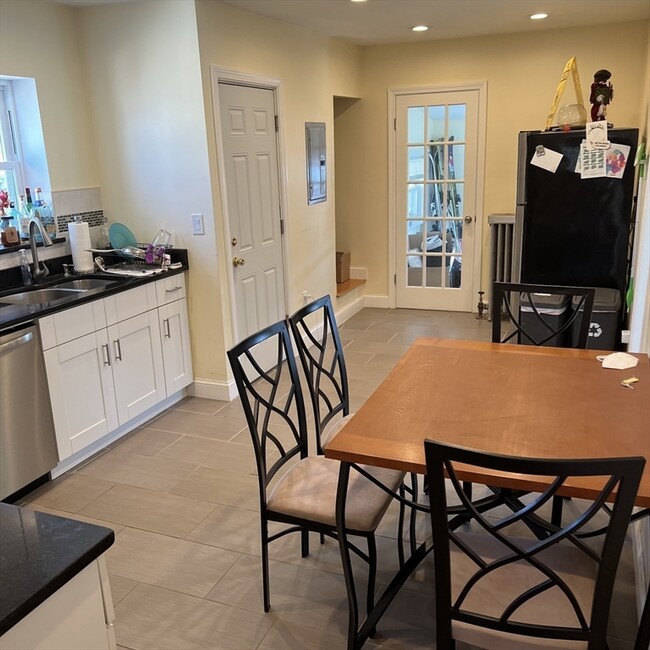 Building Photo - 18-20 Fleming St