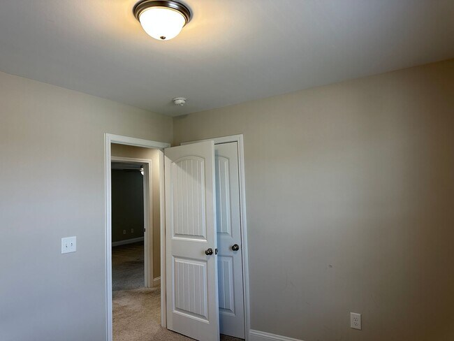 Building Photo - 5233 Debut Ave