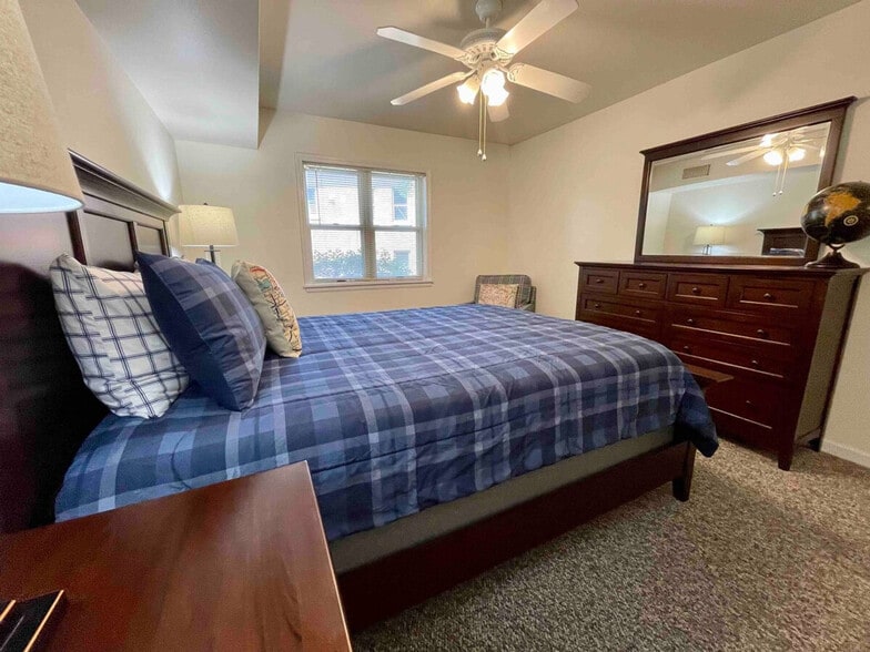 Building Photo - 1335 Summit Ave