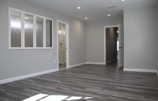 Building Photo - 2215 S Highland Ave